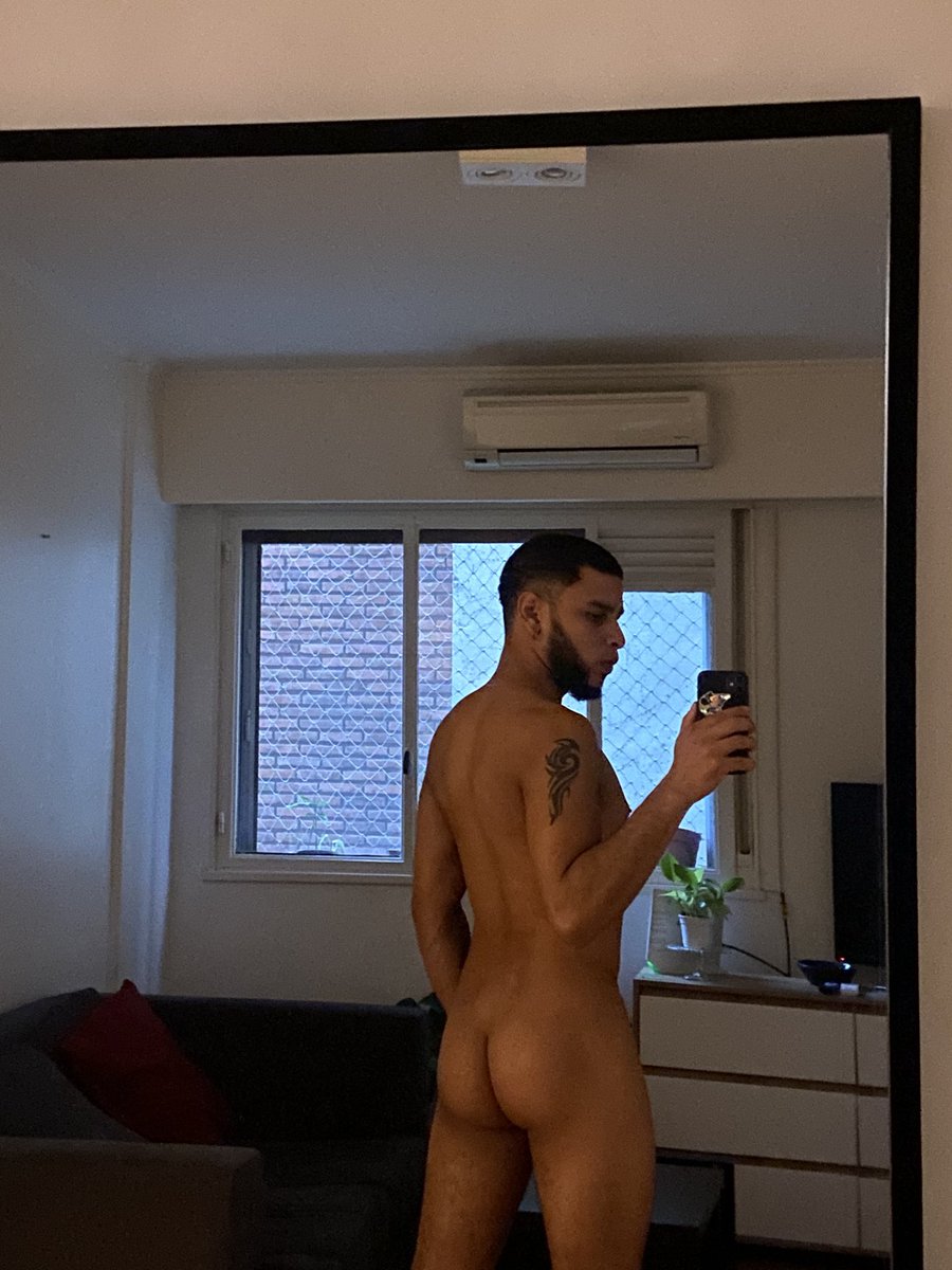 La cara/ el 🍑
( quien me lo come?)