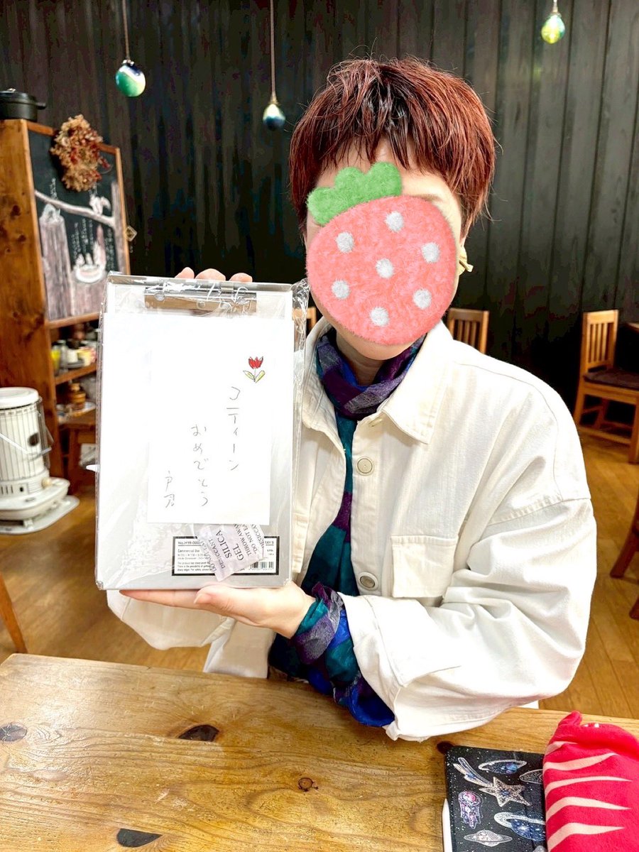 大先輩ー！からいただいたお祝い🙌
以前使ってるのを見て、憧れていたのです！お外へ描きに行くぞ！！うれしい！