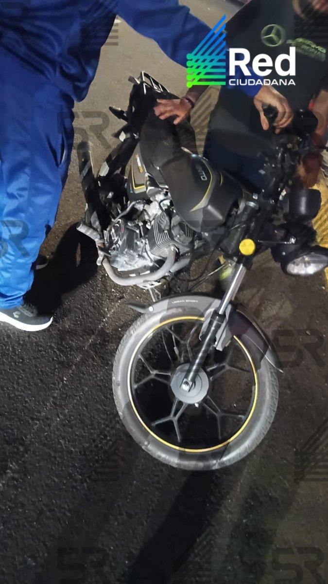 laredcincoradio's tweet image. 🏍️|| Motociclista resultó accidentado en el cruce de la 7 Norte y 58 Poniente; se reporta movilización de servicios de emergencia en la zona. #Puebla #Accidente #Movilidad