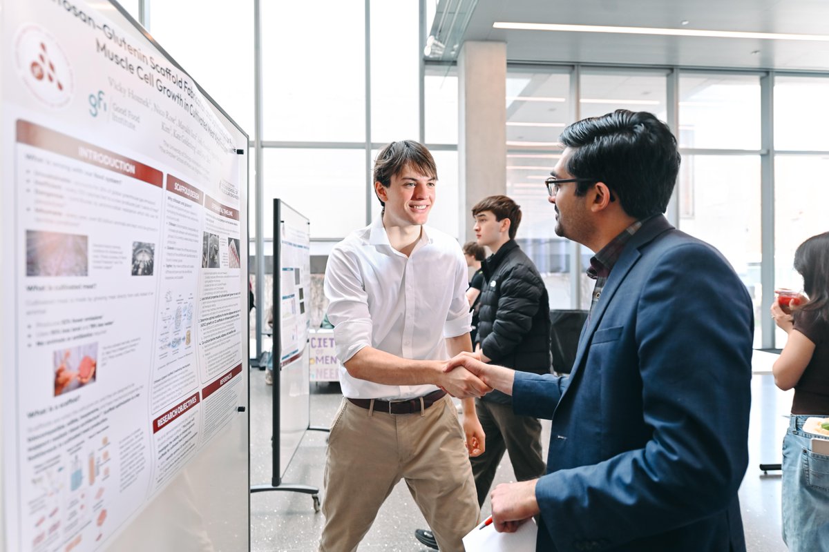 UChicagoPME's tweet image. Our Undergraduate Spring Showcase filled the ERC as students shared their research, met others in the STEM community, and explored ways to get more involved on campus. 📄🌸

#UChicago #Undergrad #STEM