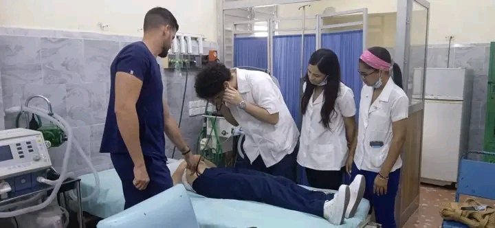 Estudiantes de segundo año de la <a href="/FacEstHab/">Facultad de Estomatología de la Habana</a>  continuando el proceso docente con la asignatura Propedéutica y Semiología en el polo, Regla_ Guanabacoa!

#UniversidadDeExcelencia 
#UCMH