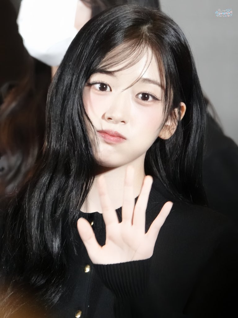 yj_ tweet media