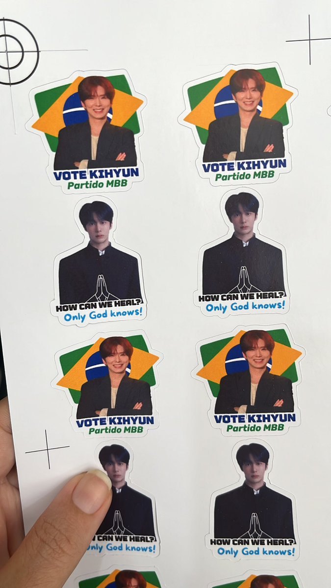 Vai ter adesivos no envio dos lenços para as monbebe também 🥹