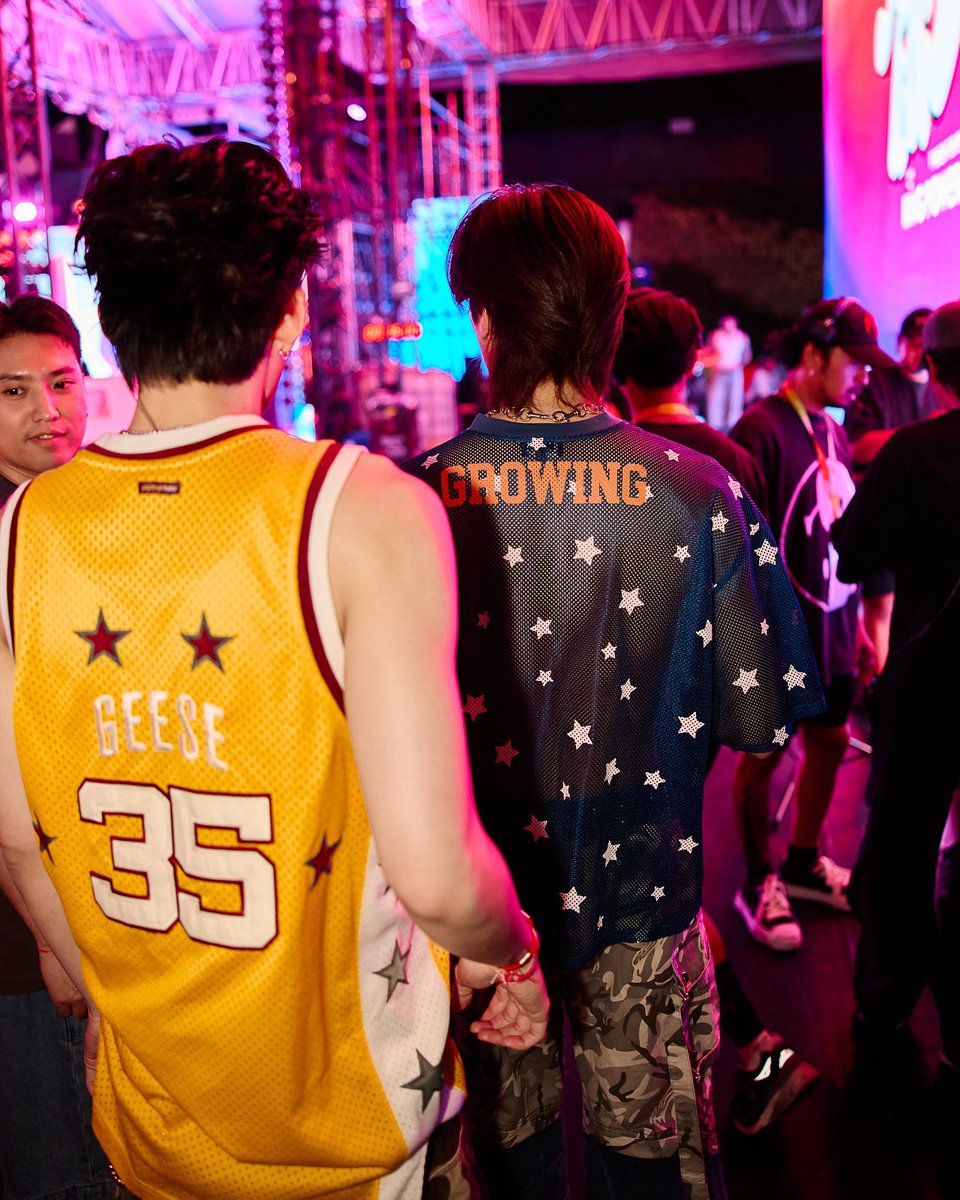 뷰.◜◡◝ tweet media