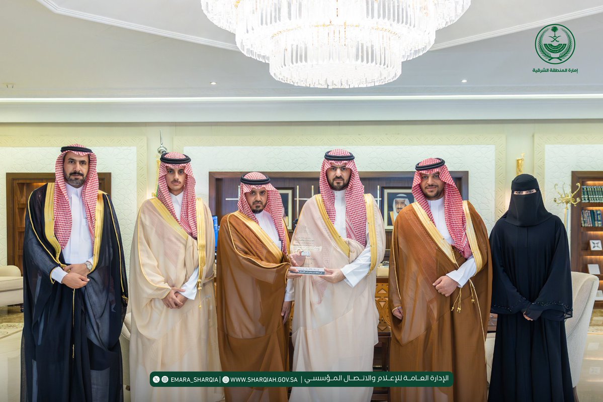 تشرف أعضاء جمعية الصمان البيئية اليوم بلقاء صاحب السمو الملكي الأمير سعود بن بندر بن عبدالعزيز نائب أمير المنطقة الشرقية حيث جرى تقديم تقرير إنجازات الجمعية واستعراض مبادراتها لتعزيز الاستدامة البيئية

اعضاء الجمعية: 
ماجد الدويش - نايف الدويش - الوليد الناجم