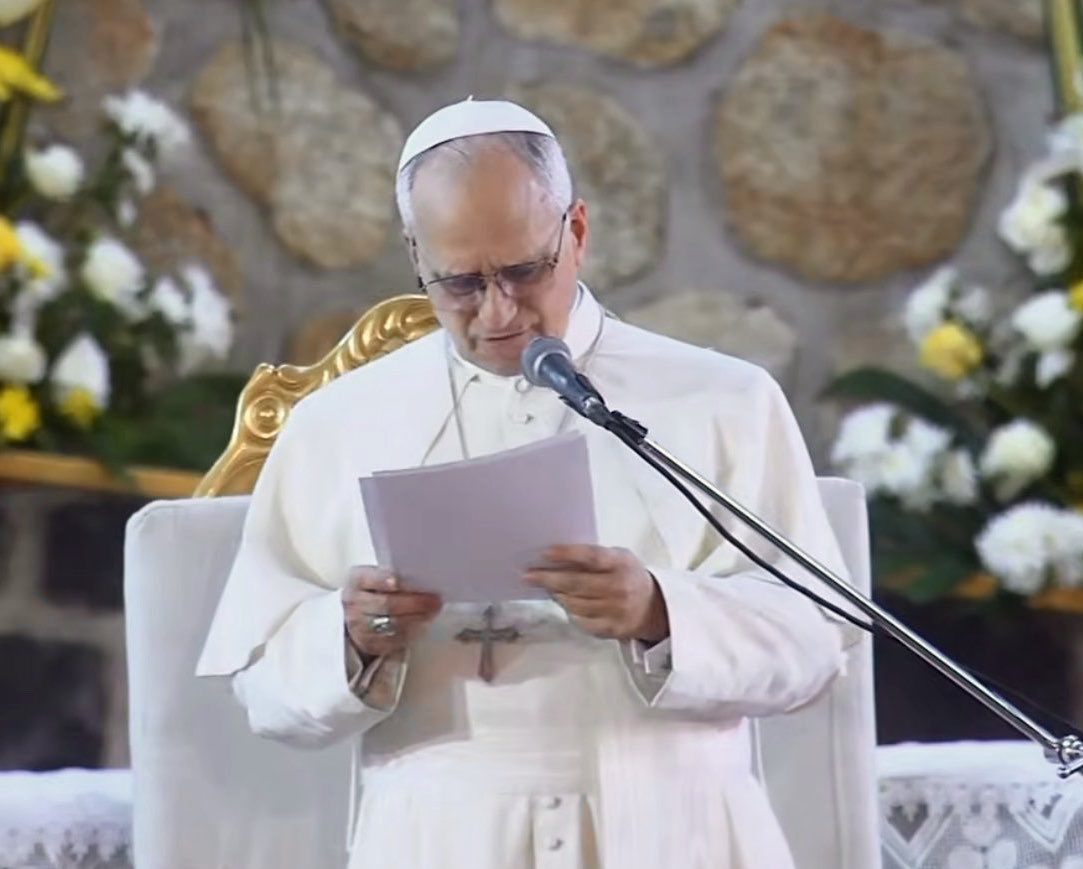 Papa León: “El mundo está siendo devastado por un puñado de tiranos, pero se mantiene unido por una multitud de hermanos y hermanas solidarios”.