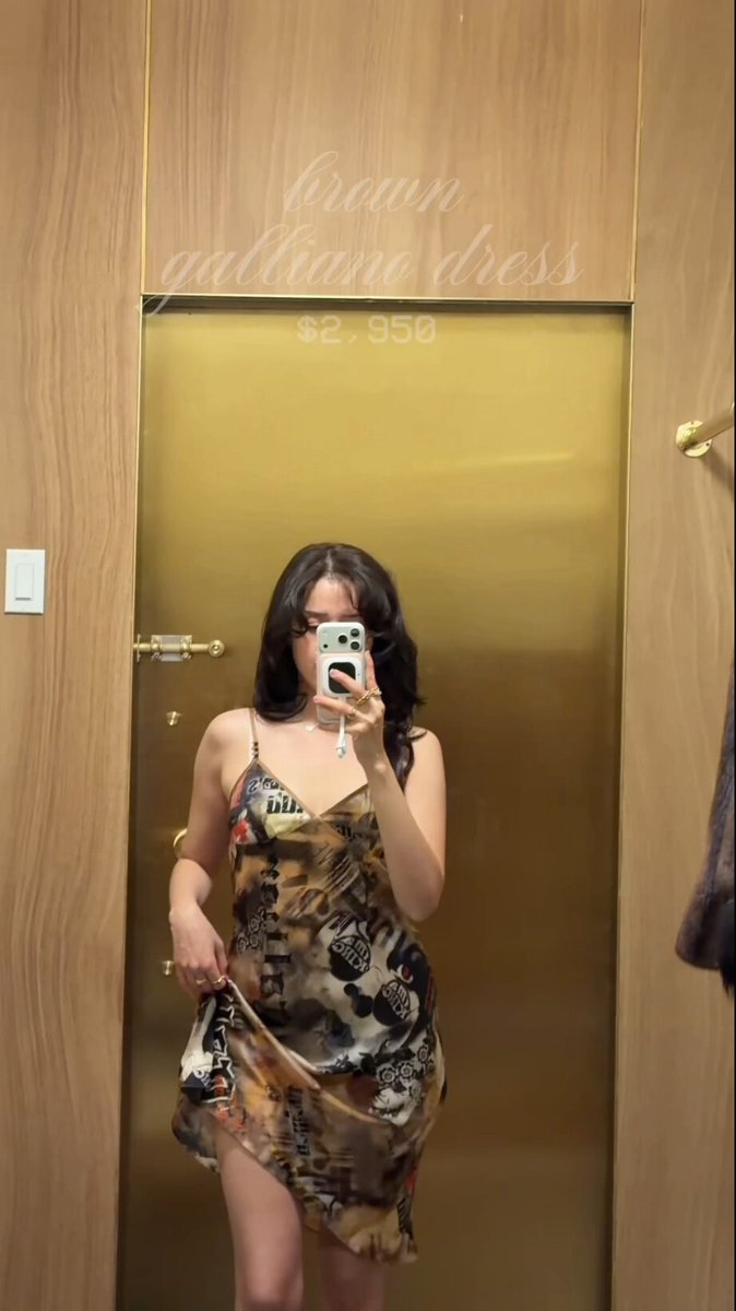 FindomMane's tweet photo. Keep sending me more money so I can keep spending it on expensive clothes, broke simps. All you're worth to me is however much you're willing to add to my account 😘💳 https://t.co/RRI6ZlTZem