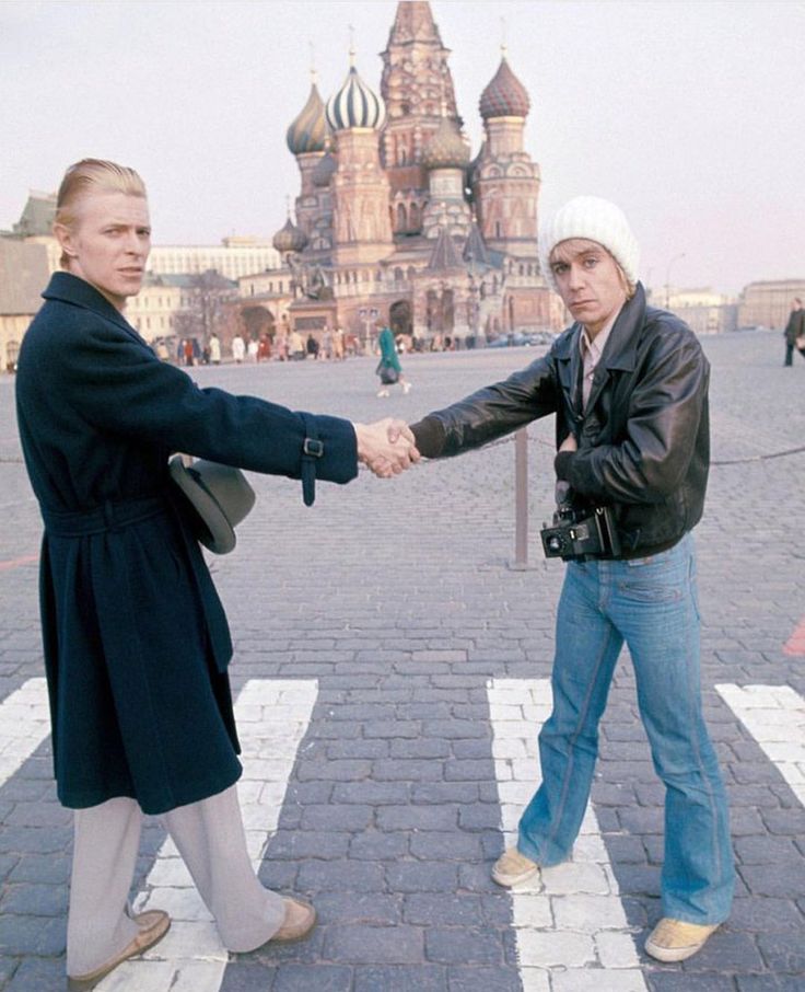 eastblocvisuals's tweet photo. David Bowie and Iggy Pop on Red Square in Moscow, 1976. https://t.co/lTRDQwdSOo