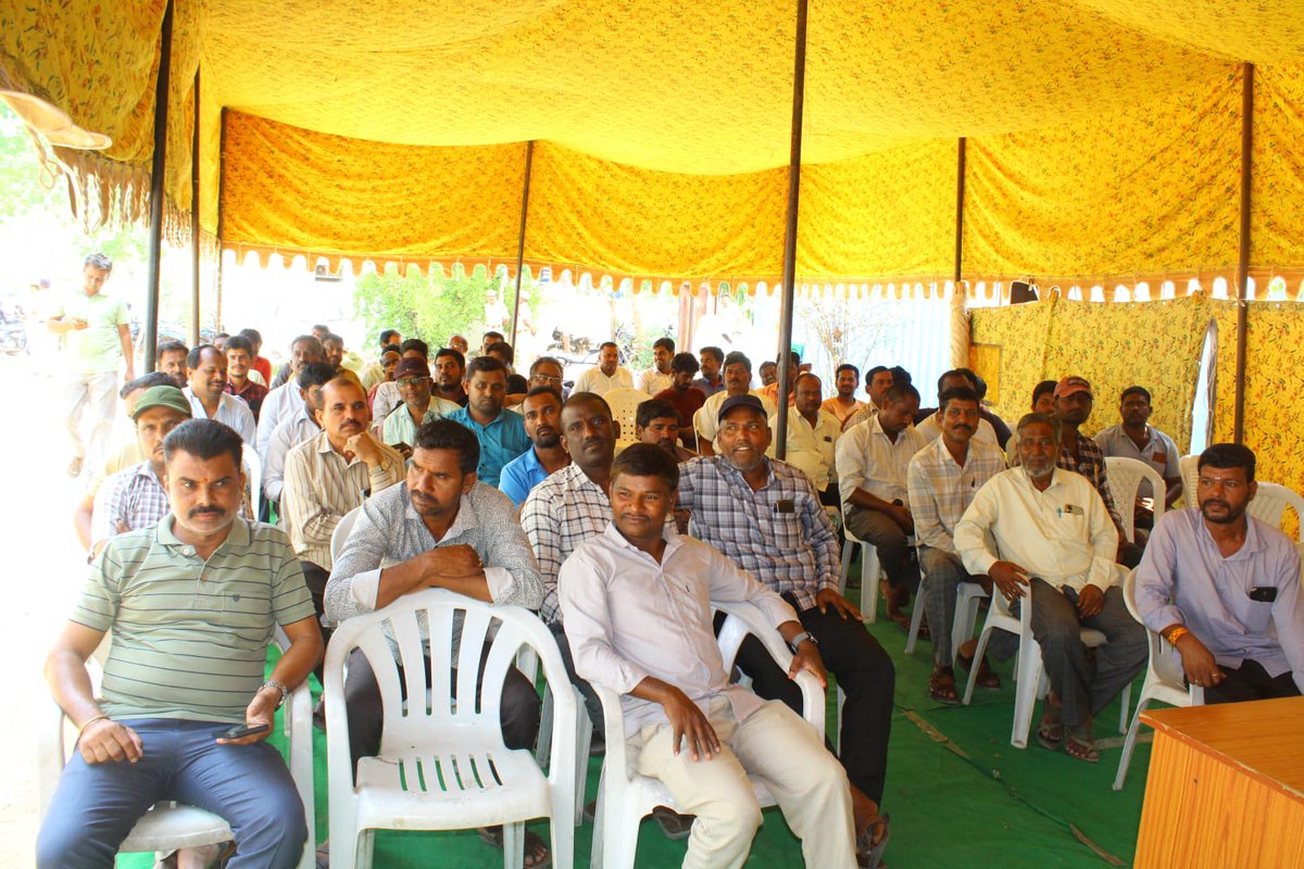 SpNagarkurnool's tweet image. #ప్రజా పాలనలో భాగంగా జిల్లాలో ఉన్న డ్రైవర్లు అందరికీ *#ARRIVEALIVE* కార్యక్రమంలో భాగంగా జిల్లా ఎస్పీ.డాక్టర్.సంగ్రామ్ సింగ్ జి పాటిల్ గారు *#EYE CAMP* నిర్వహించారు. ఈ కార్యక్రమనికి ముఖ్య అతిథిగా జిల్లా కలెక్టర్ బాదావత్ సంతోష్ గారు పాల్గొని కార్యక్రమాన్ని ప్రారంభించారు.
  నాగర్