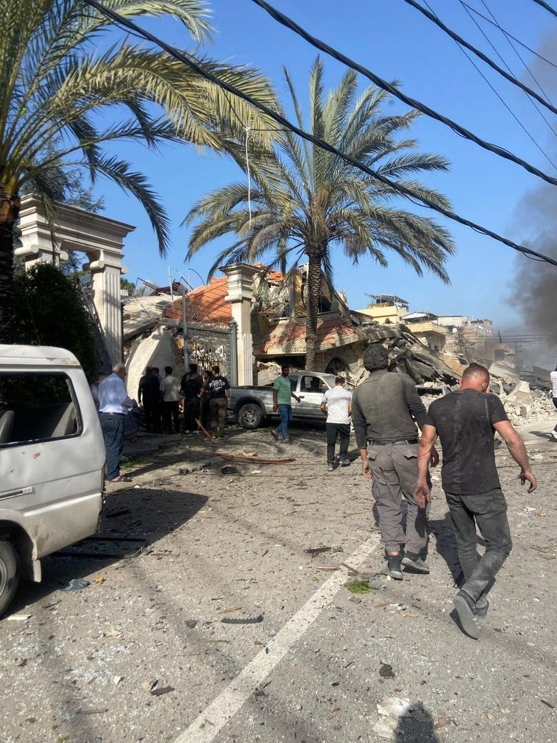 TheCradleMedia's tweet image. In the past hour, Israeli airstrikes have intensified across southern Lebanon, leaving dozens reported killed and injured. Strikes have hit multiple areas, including Saksakiyeh, Zrariyeh, and Saadiyat. In Saadiyat, one woman was killed and two children were injured in an Israeli