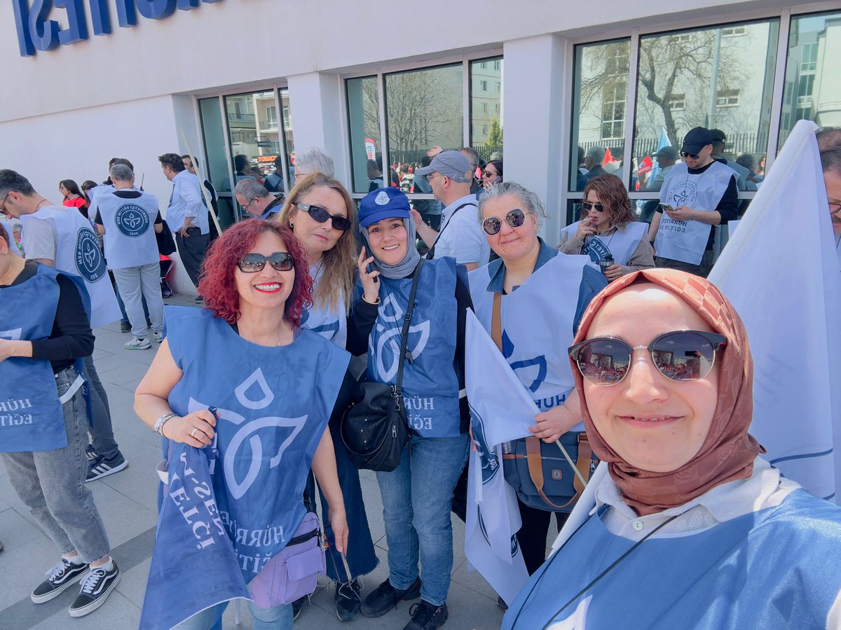 MissPratisyen's tweet photo. Sizi Türkiye'nin En Güçlü, Vatansever, Duyarlı Hür Kadın Öğretmenleri İle Tanıştırayım

Onlar Benim Süslülerim
Sendikalarının Kraliçeleri
İllerinin Kıymetlileri

Gönül Yıkmaz Yaparlar, Hasetlemez, Başkasının Başarısını Yüceltirler

Yolsuzluk, Hile Hurda Bilmez
Çıkarsız Sarılırlar https://t.co/s8YIq3FEaR