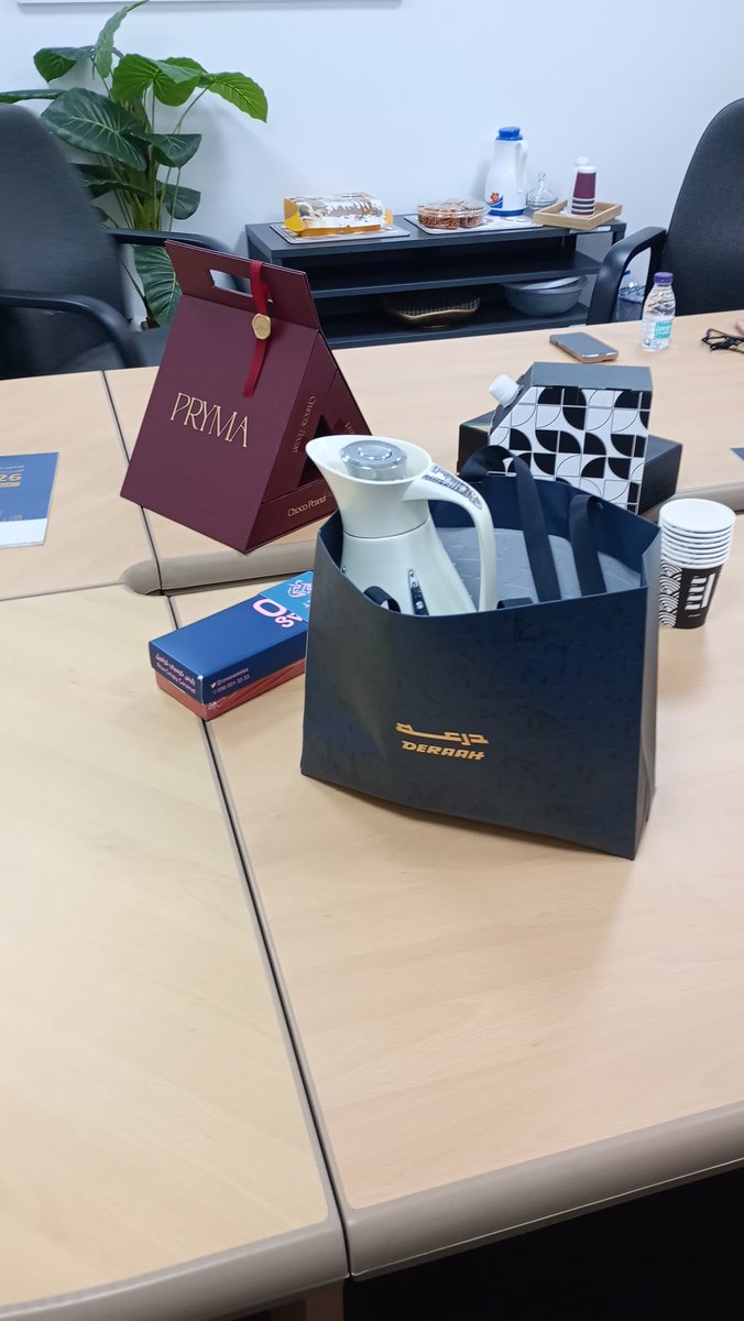 نيُوتن و أحيانًا شوق .. tweet media