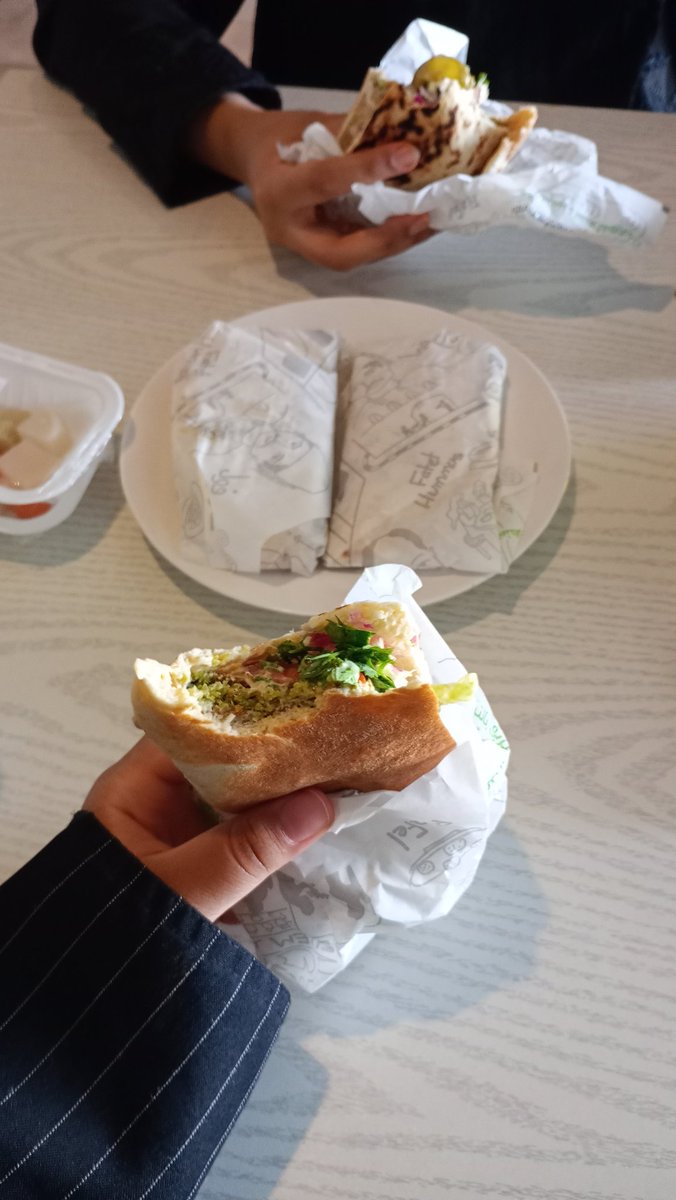 نيُوتن و أحيانًا شوق .. tweet media