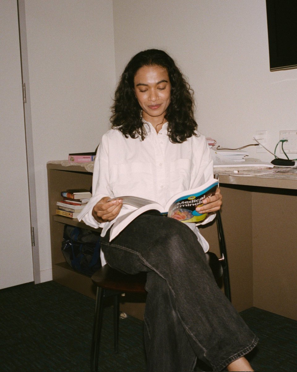 ela tá tão samira mohan nessas fotos