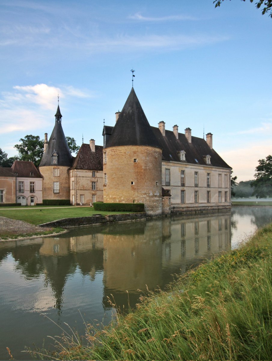 Château de Commarin tweet media