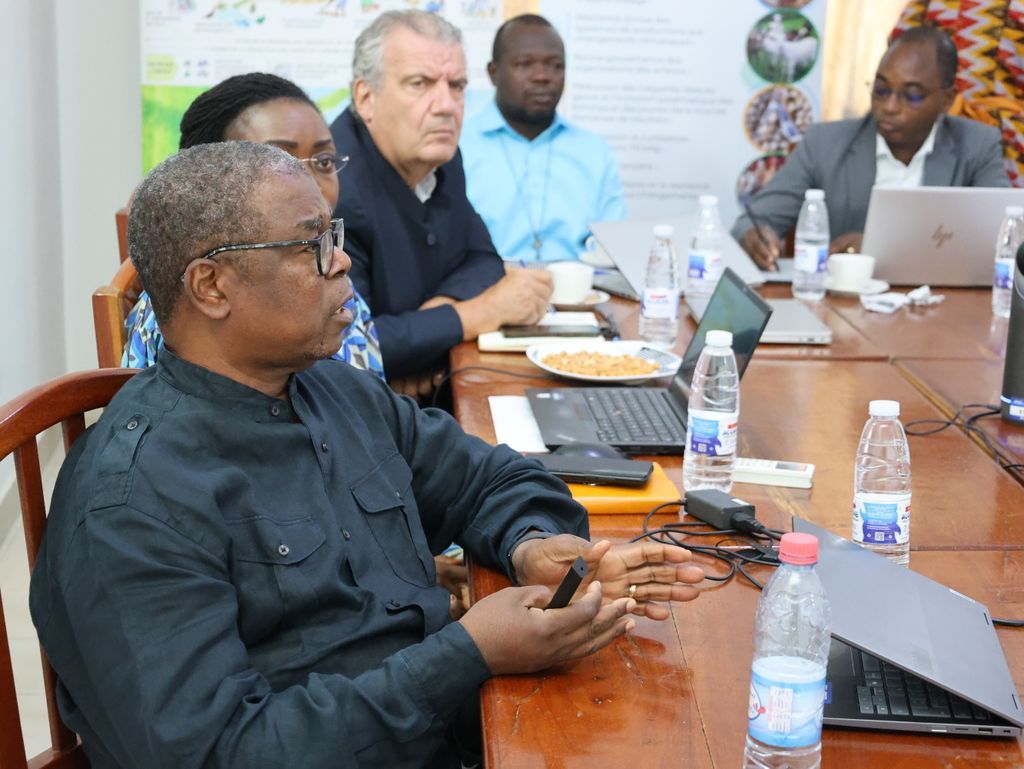 IFDCGlobal's tweet image. Le Comité de gestion du Programme #ACMA s’est réuni ce jour au bureau de IFDC à Cotonou. L’équipe dirigée par Ousmane Ouédraogo #COP a présenté ses actions, acquis et défis au CoGes constitué de : Ambassade des Pays‑Bas, Ministère de l’Agriculture et consortium: CARE, IFDC, KIT.