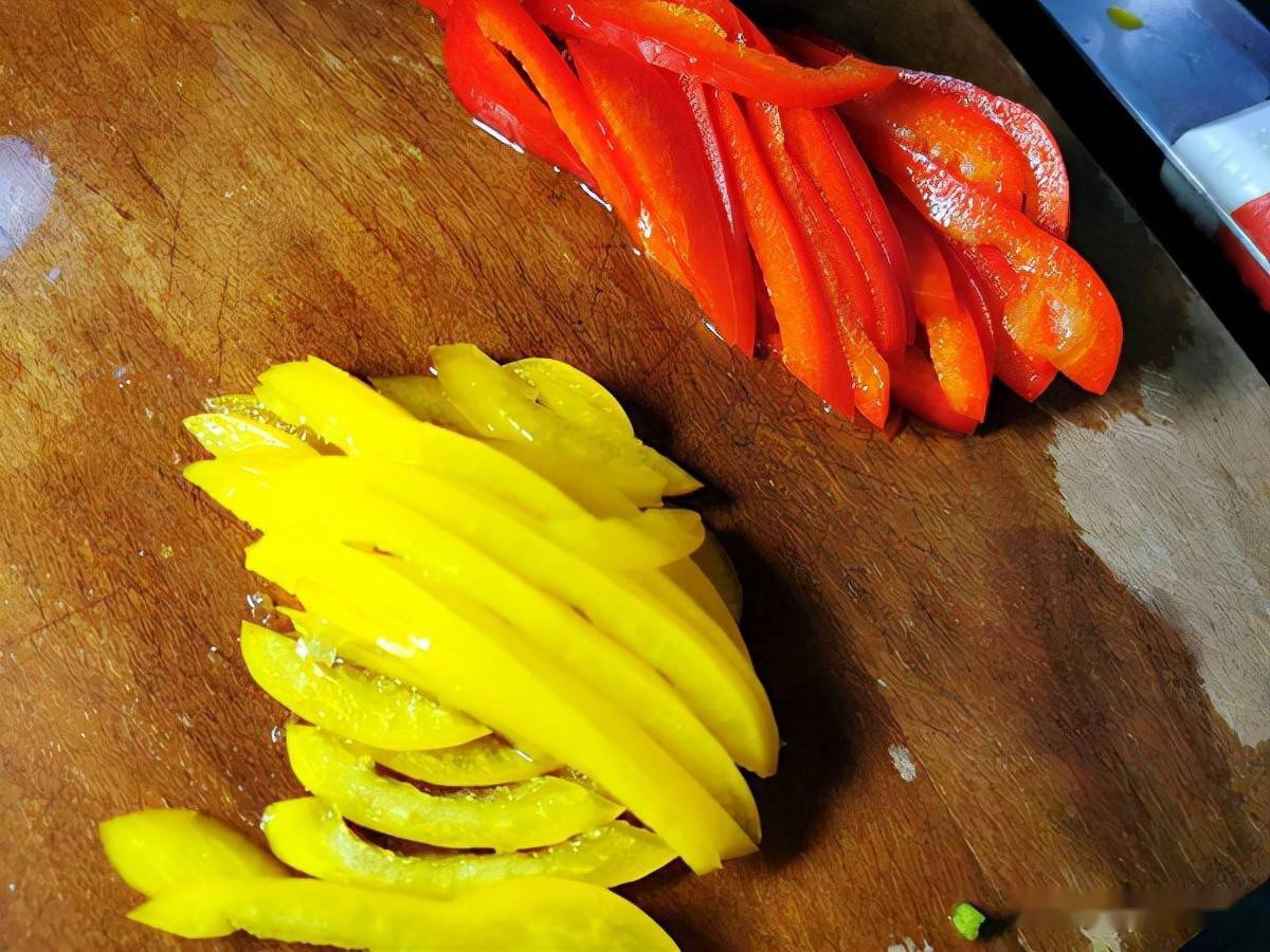 Flyhelmet's tweet image. Swap heavy meals for this light, protein-packed bowl! Grilled chicken, roasted veggies, quinoa u0026 a lemon-tahini drizzle—fuel your day without excess calories. Perfect for post-workout or midday energy.  #FatLossMeals #CleanEating