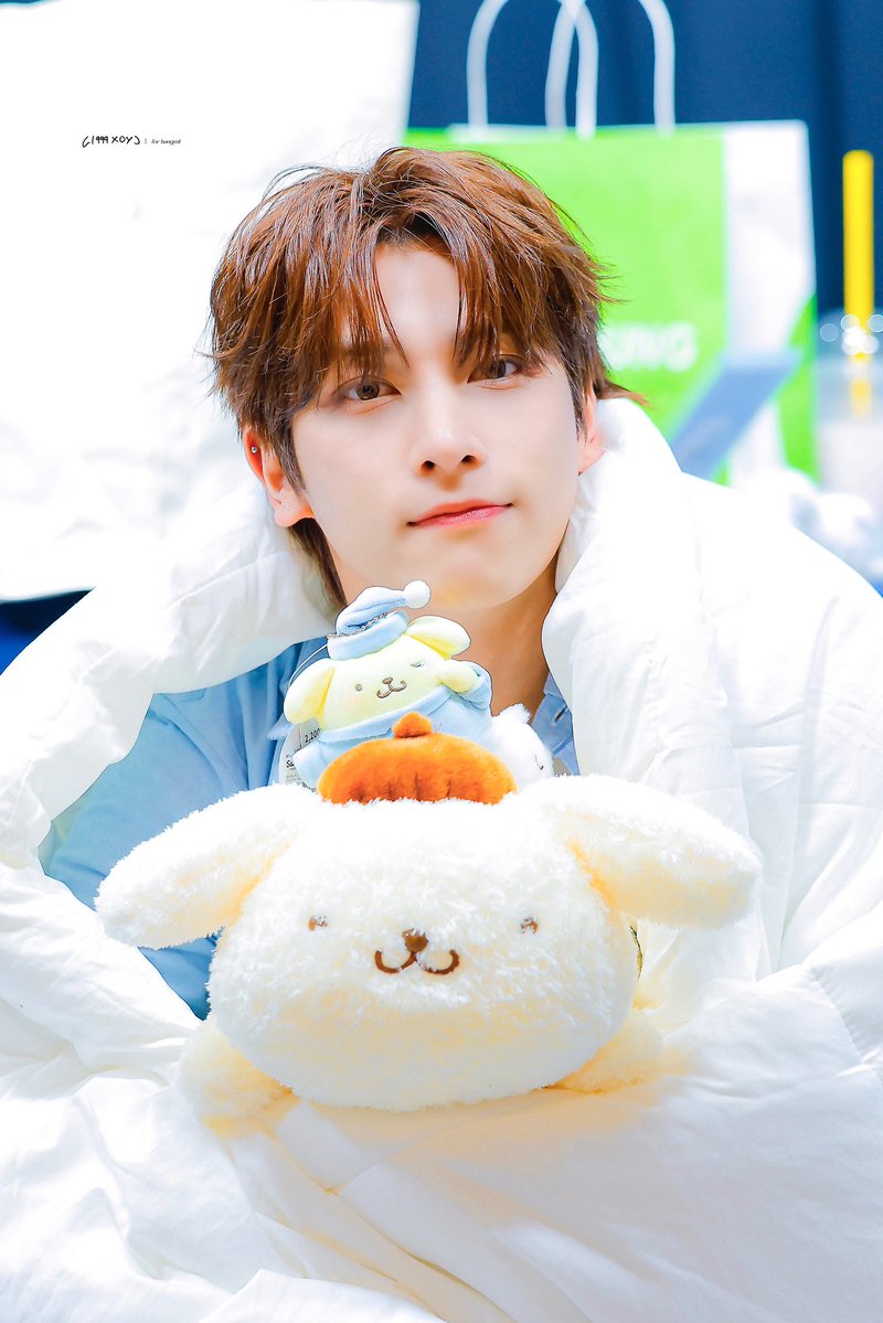 1999 𝙭𝙤𝙮 tweet media