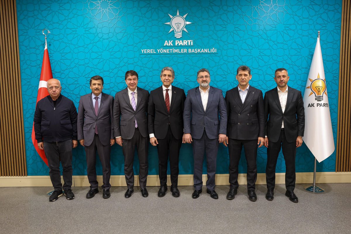 zzeynepkarabay's tweet photo. Sn. Cumhurbaşkanımız’ın tensipleriyle bugün AK Parti ailesine katılan Serik Belediye Başkanımız Kadir Kumbul'a hoşgeldin diyor, partimizin hizmet ve eser siyaseti anlayışıyla Serik'e en iyi hizmetleri kazandıracağına inanıyoruz… https://t.co/WwzKJjP3iN