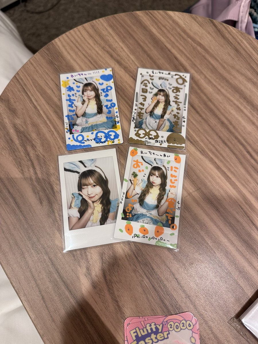reichan313's tweet photo. 昨日の話。
イースターコスデイのために飛行機取ってたの私、頭ちょっとおかしいもんね 笑笑 でも本当に楽しかった😚 萌ちゃなしので無事に3回もループした❣️ えっちゃん可愛かったエン🥹
ちなみに今まで一番好きなコレチェキは右下の🥕持ってる顔だよ😍へへ https://t.co/eEeStgy849