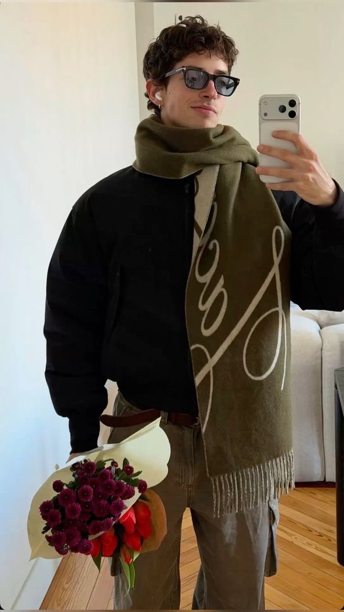 Manu Rios is so boyfriend coded. 💐