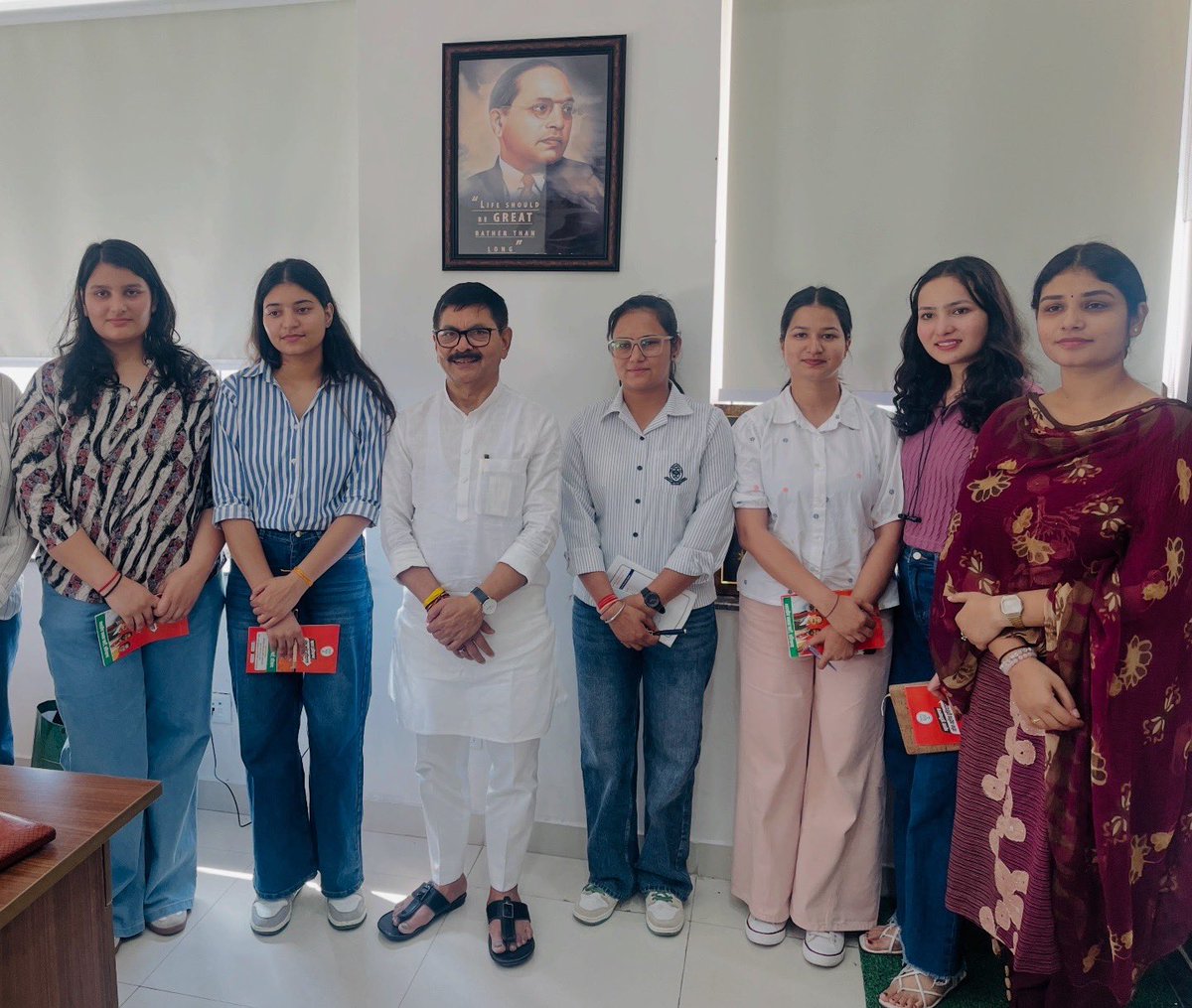 PrasantaChawar1's tweet photo. Haryana BJP State Organization General Secretary, @PhanindranathS3  ji held a meaningful discussion with the youth from various districts of Haryana on the subject of involving more #youth in politics as per the vision of Honorable Prime Minister @narendramodi ji. 

@PMOIndia https://t.co/gLyxZg9oFE