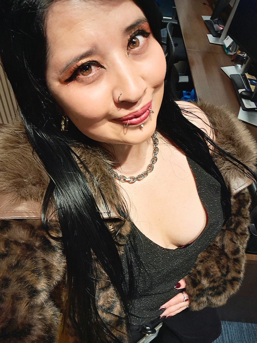 Miss Anxiety tweet media