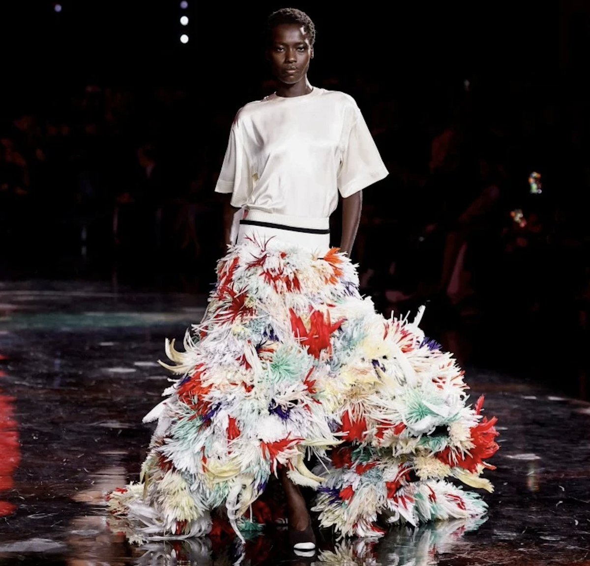 RUNWAY tweet media