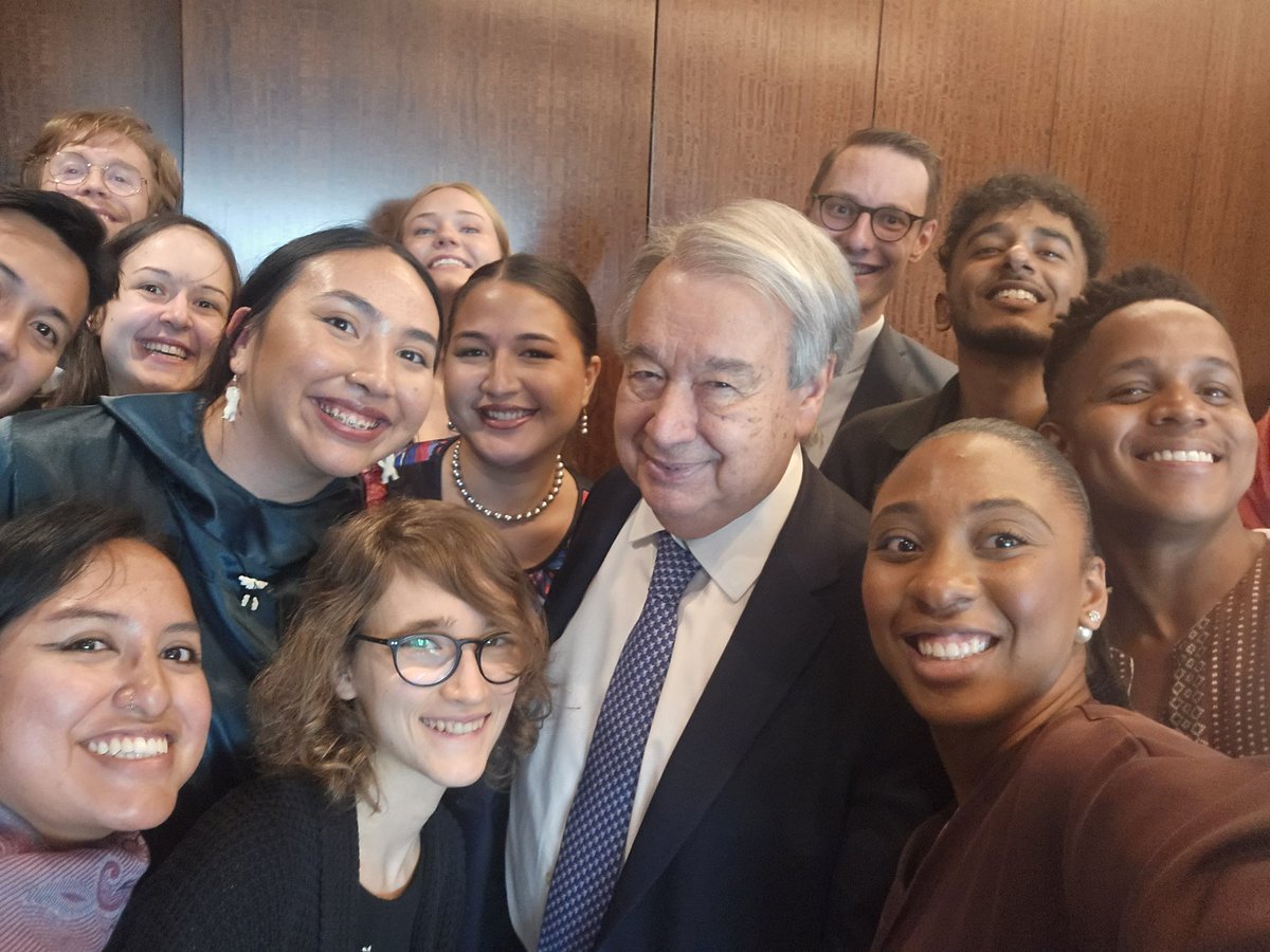 _ashlash's tweet photo. Also... I said, "SG, can we get a selfie?" https://t.co/ov09hN05VX