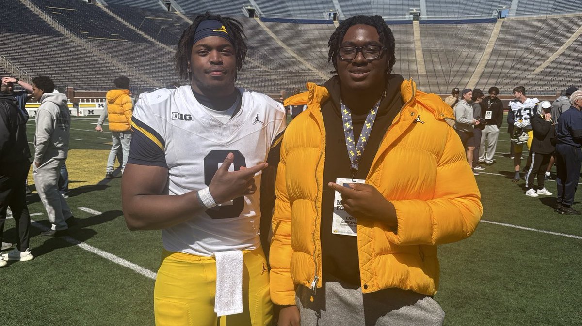 ZachLibby_'s tweet image. “They are definitely at the top of my list and will be a top option for my commitment day”

#Michigan vaulted for 2027 DL target Dami Sowunmi following his visit to Ann Arbor last weekend. #GoBlue

READ: maizenbrew.com/michigan-footb…
