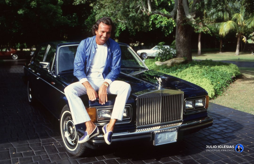 Julio Iglesias Universal tweet media