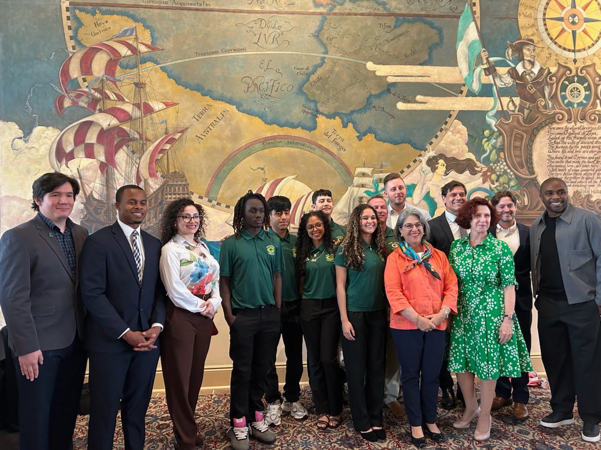 MDCPS_MHS's tweet photo. Proud of the mentor students from @MJSeniorHigh who attended a reception with their Majesties, King Willem-Alexander, Queen Máxima &amp; Mayor Levine-Cava to discuss Youth Mental Health &amp; Sports, the importance of handling stress &amp; pressure, &amp; how involvement in sports supports them. https://t.co/2zqlVBr7Rg