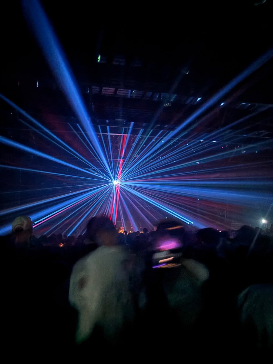 orangethief__'s tweet photo. four tet ありがとう。照明もめちゃ良かった https://t.co/EOTKfAefAJ