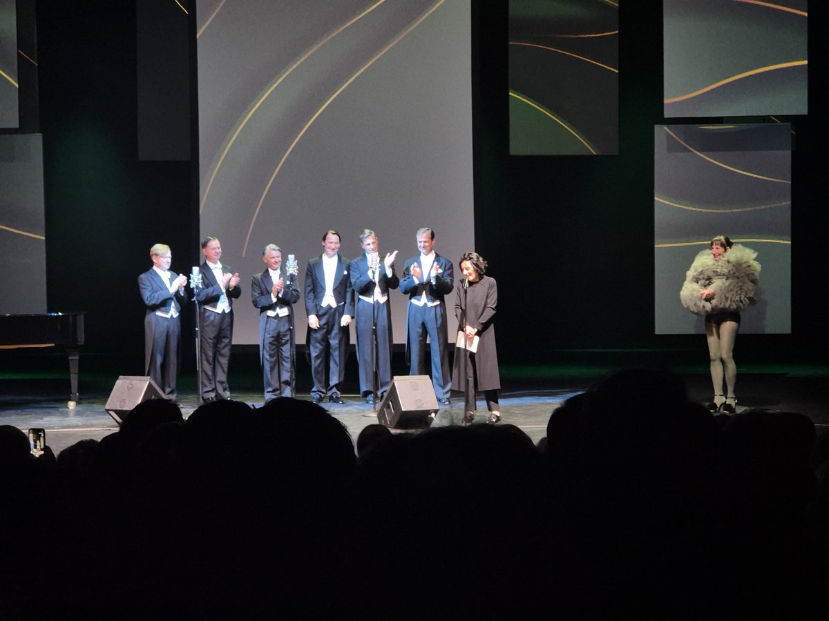 BCHarmonists's tweet photo. Mit Literatur Nobelpreisträgerin Herta Müller gestern im Haus der Berliner Festspiele anlässlich der Verleihung des BZ Kulturpreises. Es war uns eine Ehre! https://t.co/10FiD3XdnO