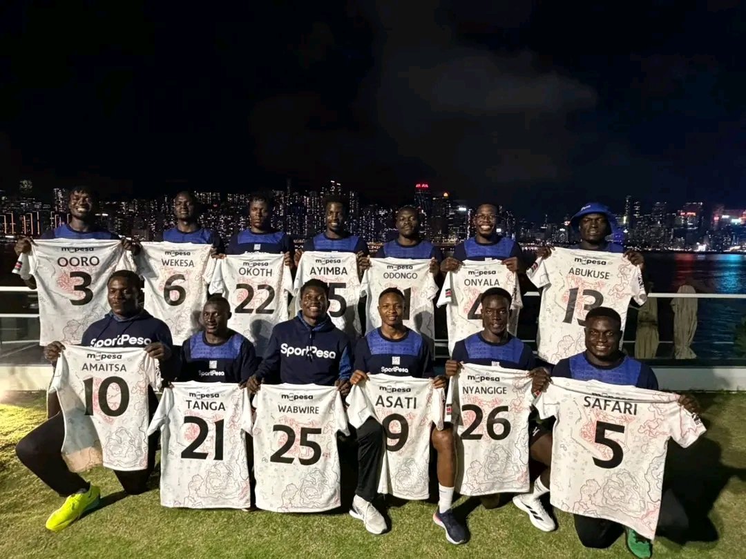 two5foursports's tweet photo. Kenya 7s shirt presentation done ahead of HongKong 7s this weekend✅️ 

#HSBCSVNSHKG

Shujaa schedule;

1. 🇰🇪 vs 🇦🇺 - 17th April, 12:56 PM
2. 🇰🇪 vs 🇳🇿 - 17th April, 3:47 PM
3. 🇰🇪 vs 🇺🇸 - 18th April, 8:24 AM

#Two5FourRugby https://t.co/SyabZnAn8O