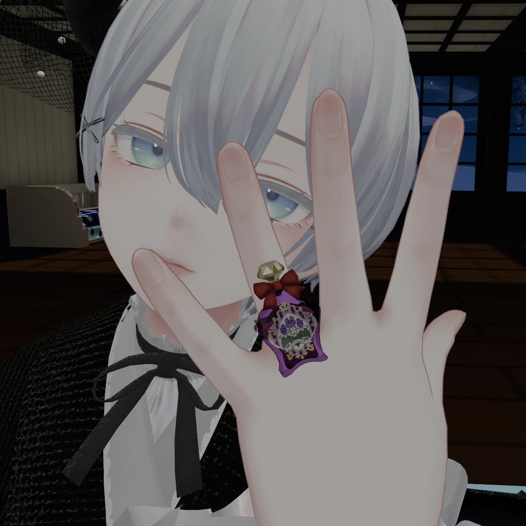 hatenadoll's tweet photo. 森羅ちゃんに着用モデルになっていただきまして見え方の確認をしていました、なかなか良い感じです 瓶の大きさはスケールとリングの大小で調整すればボーン位置にも影響なさそう これでOpenHandの時にパーティクルが出せたら最高だな……勉強しなければですね #HatenaWIP #VRChat https://t.co/igc83axDNK