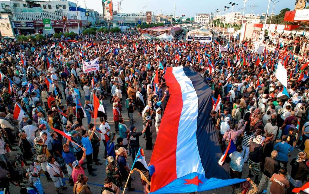 H_ALKUMALY's tweet photo. حين يتحول النقاش من "كيف نبني الدولة؟" إلى "هل نملك حق وجودها؟"، فذلك ليس اختلافاً سياسيًا، بل محاولة لإعادة عقارب التاريخ إلى ما قبل الوعي.. الجنوب لم يعد قضية تُثبت، بل مشروع يُصاغ، ومن يدرك ذلك، يعرف أن معركة اليوم ليست على الهوية، بل على شكل الدولة التي تليق بها. https://t.co/1D35deNhRr
