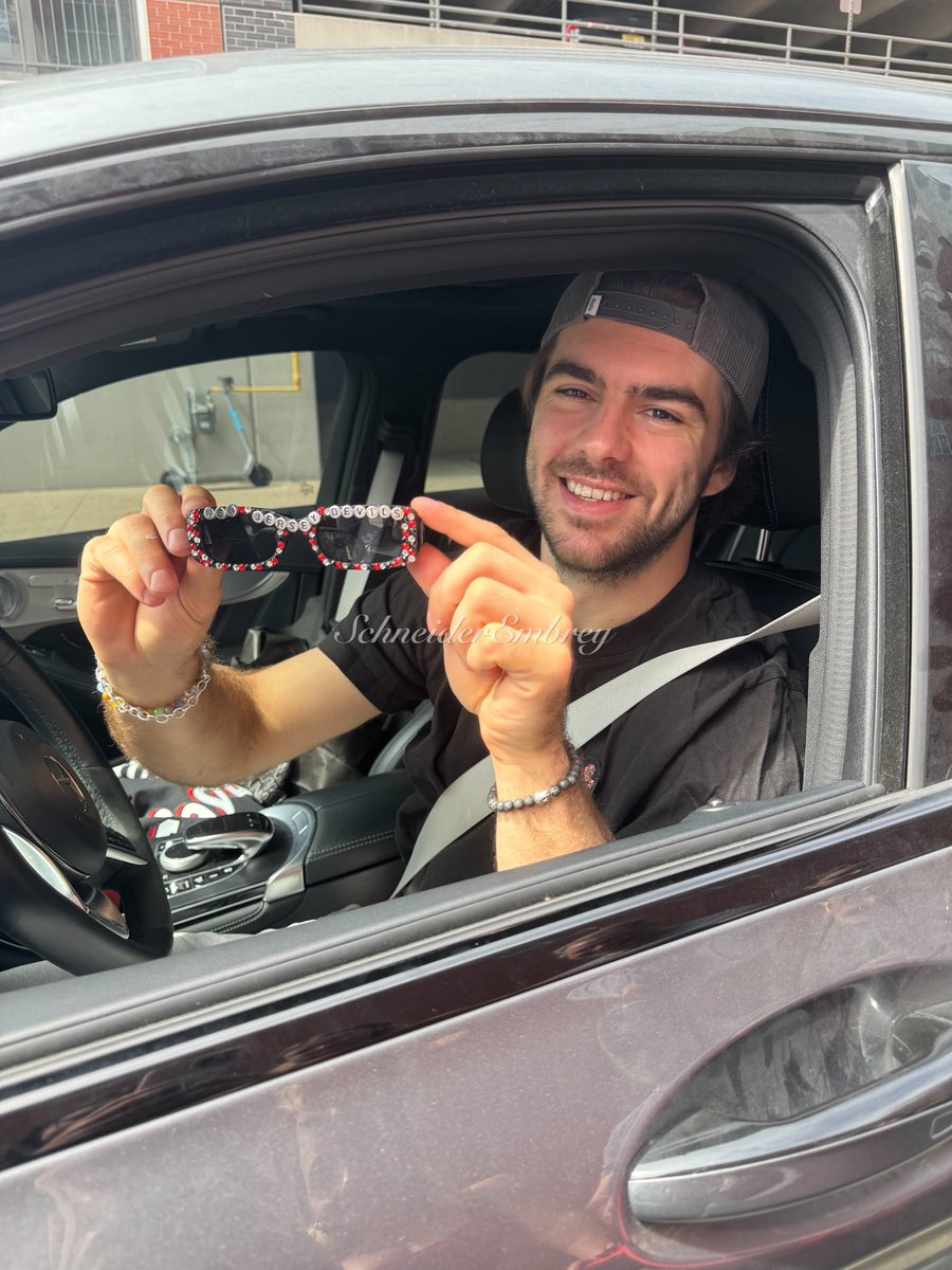 embrey schneider tweet media