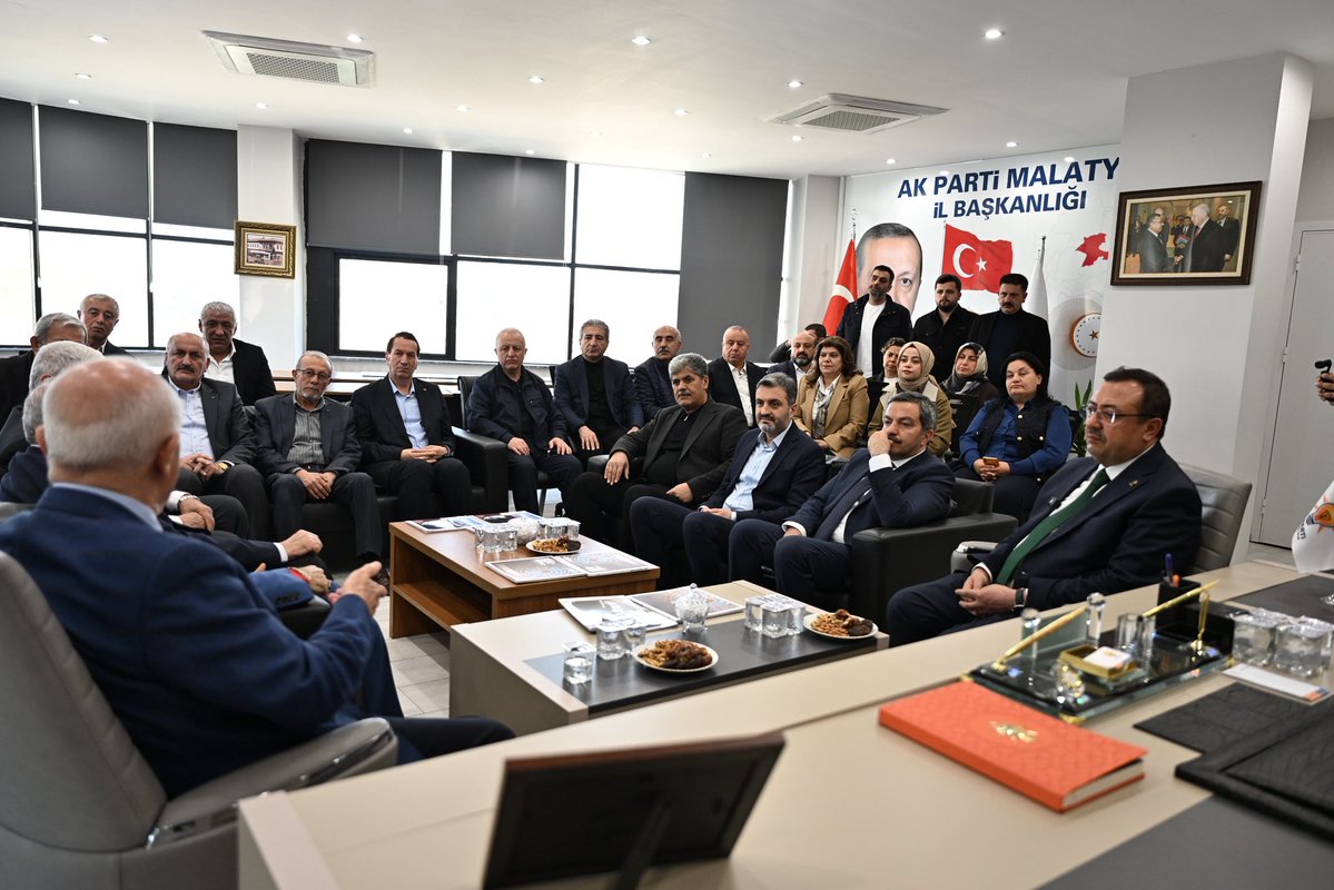 📍 AK Parti #Malatya İl Başkanlığı

Malatya’mıza teşrif eden, önceki dönem #TBMM Başkanımız ve Cumhurbaşkanlığı Yüksek İstişare Kurulu Üyesi Sayın Cemil Çiçek’i (<a href="/CemilCicekTBMM/">Cemil Çiçek</a> ) İl Başkanlığımızda karşıladık.

Kendilerine nazik ziyaretleri için #Yeşilyurtlu hemşehrilerim adına