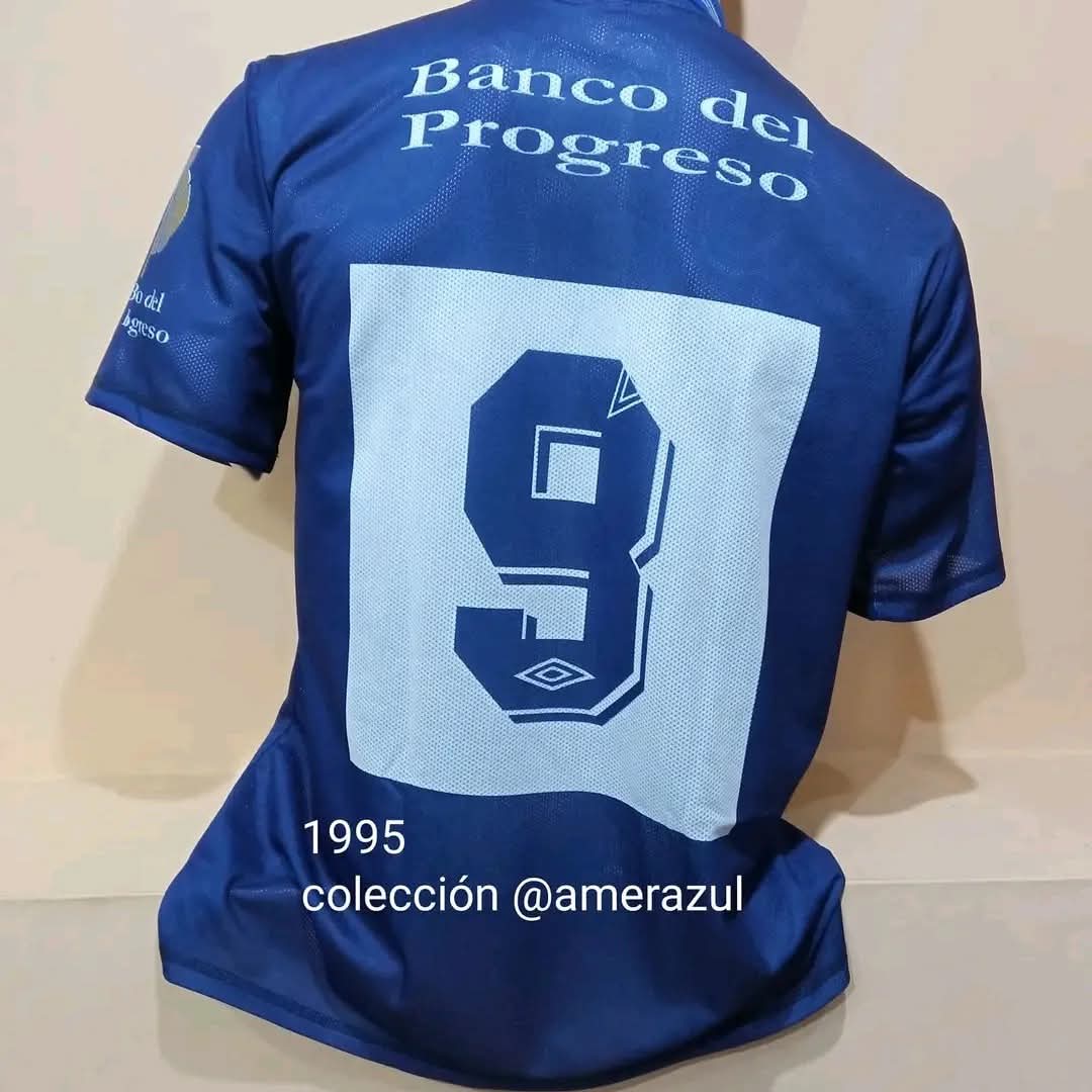 amerazul's tweet photo. #UnDiaComoHoy.
16.04.1995.
Campeonato nacional.
Estadio Capwell.
@CSEmelec 4(I.Ron  2 y E.Hurtado 2).
Olmedo 1(M.Mesias).
Cc @ivoron101 @ElTanqueHurtado
Camiseta retro 1995, de venta "tienda online Amerazul".
 WhatsApp 0959279315 https://t.co/HQM7JuT8i1