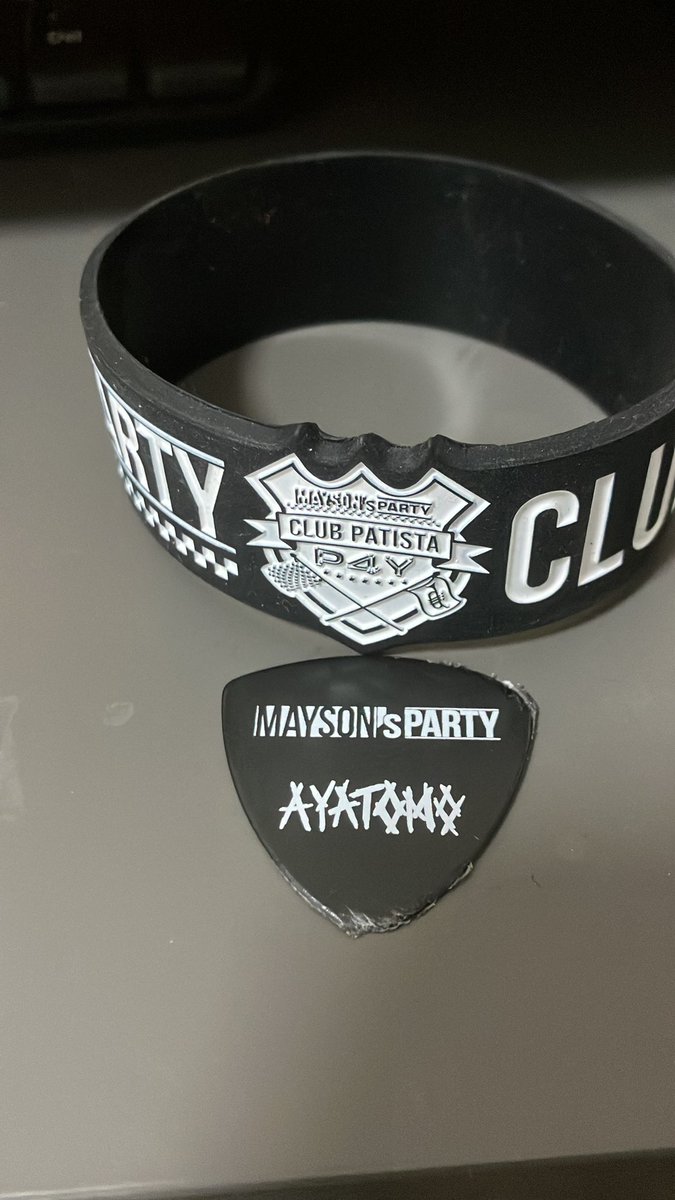 drWnbfhoGM36835's tweet photo. ライブでピックをもらえるなんて都市伝説だと思ってた…。本当にこんなことあるんです。
最高なライブでした!
#MAYSON's PARTY
#MAYSONsPARTY
#heysmith
#Millington https://t.co/b5KHy2Z8Yb