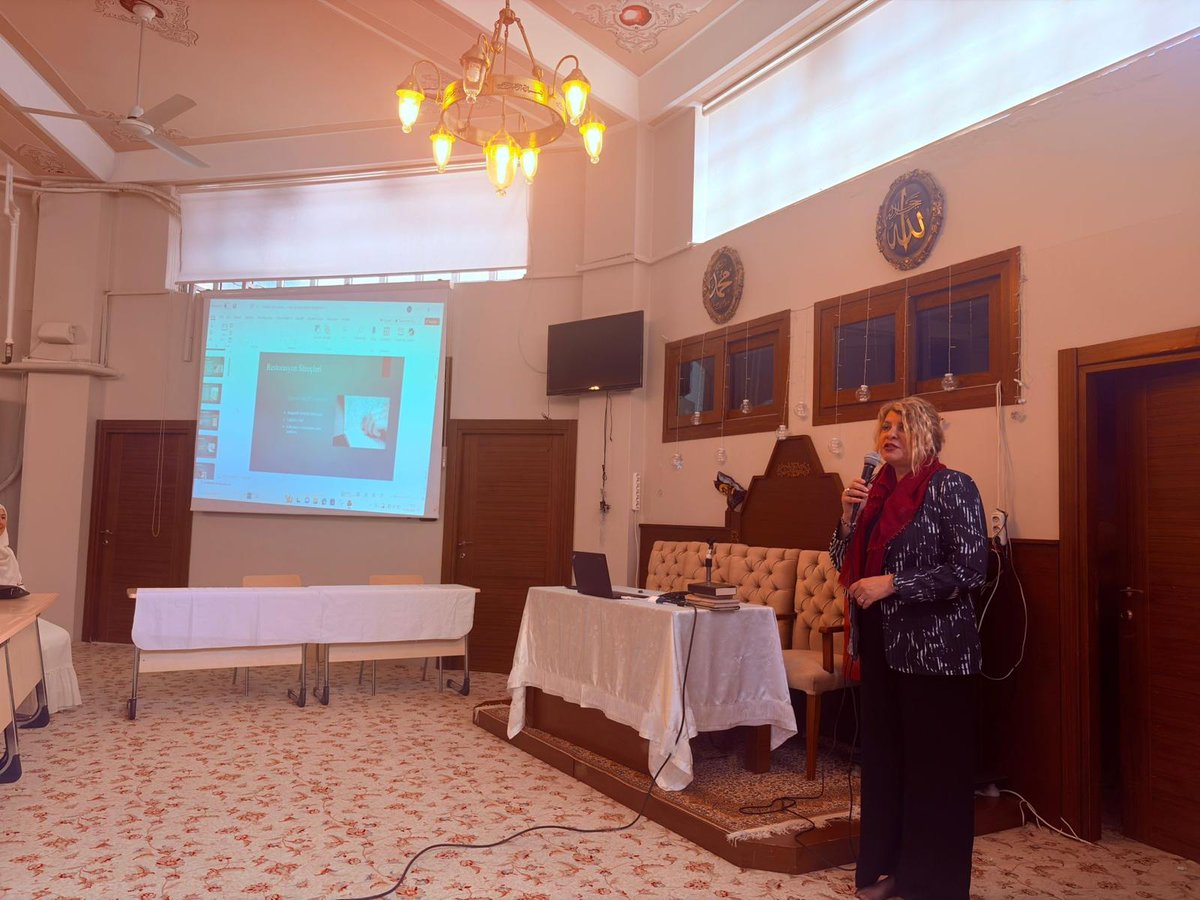 Marmara Üniversitesi Bilgi ve Belge Yönetimi Konservasyon Şube Müdürü ve aynı zamanda klasik ciltleme öğretmenimiz Mustafa Sulu tarafından verilen “Osmanlı Döneminden Günümüze Klasik Cilt ve Restorasyon” konulu seminer,