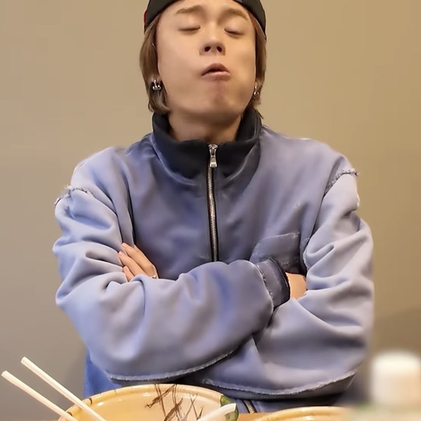 𝘮𝘰𝘮𝘰. tweet media