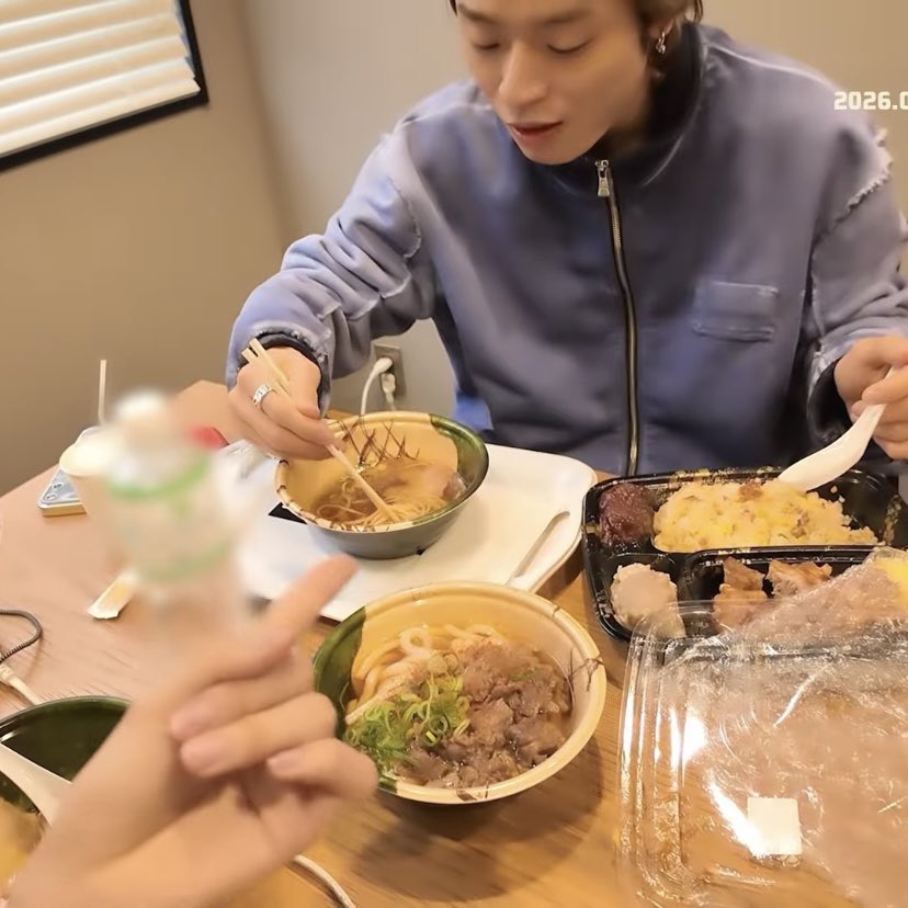 𝘮𝘰𝘮𝘰. tweet media