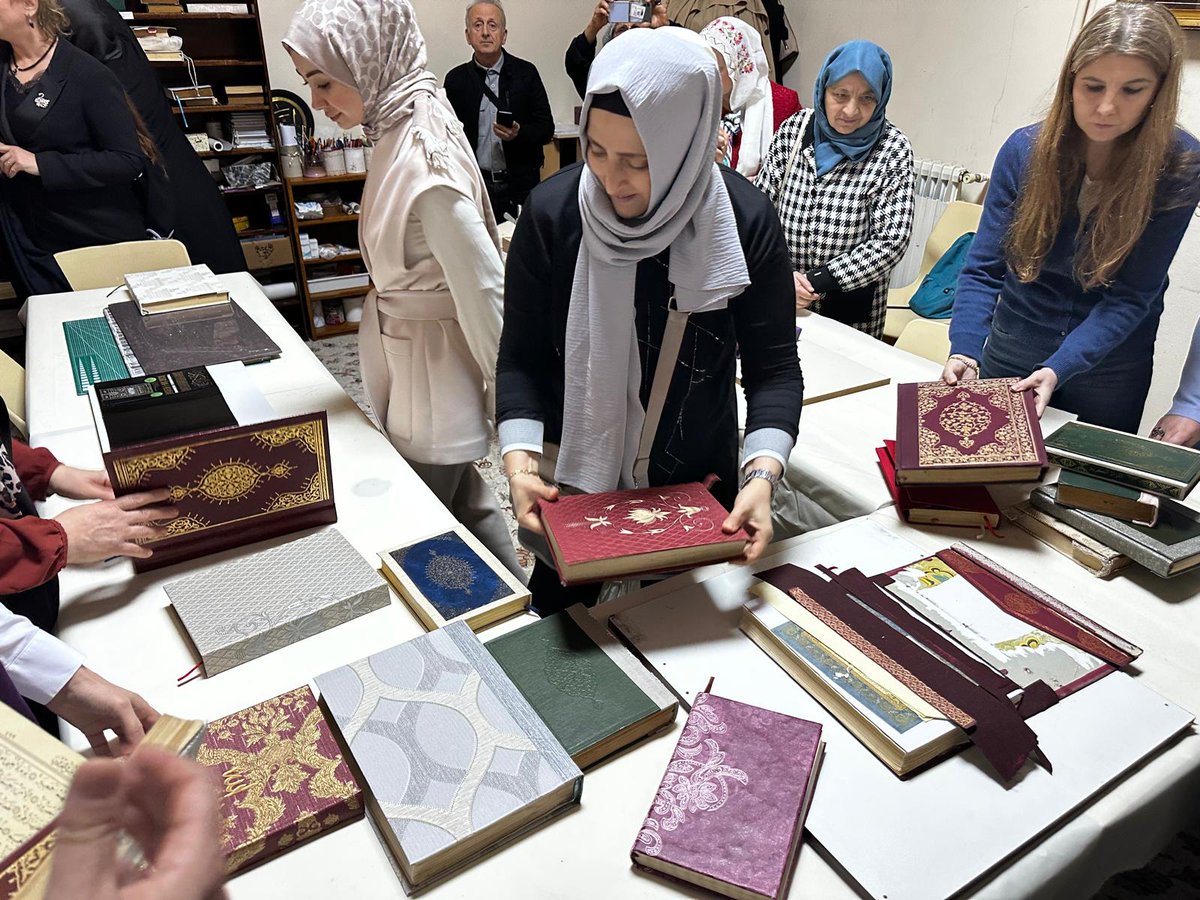 katılımcılara geçmişten günümüze uzanan köklü bir sanat yolculuğu sundu. Geleneksel el sanatlarımızın inceliklerinin aktarıldığı seminer, büyük ilgi ve beğeni topladı.
