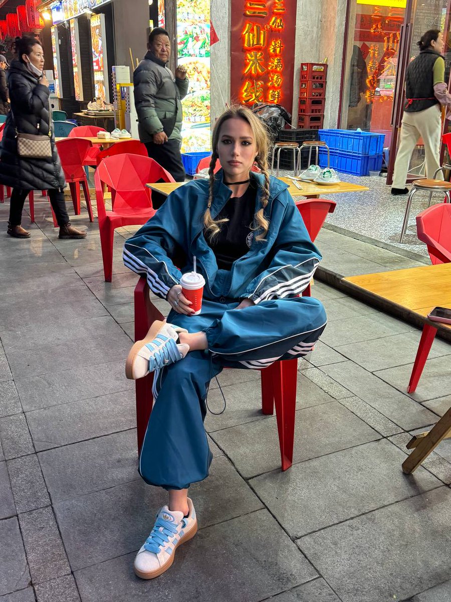 cathrine 𖤐 tweet media