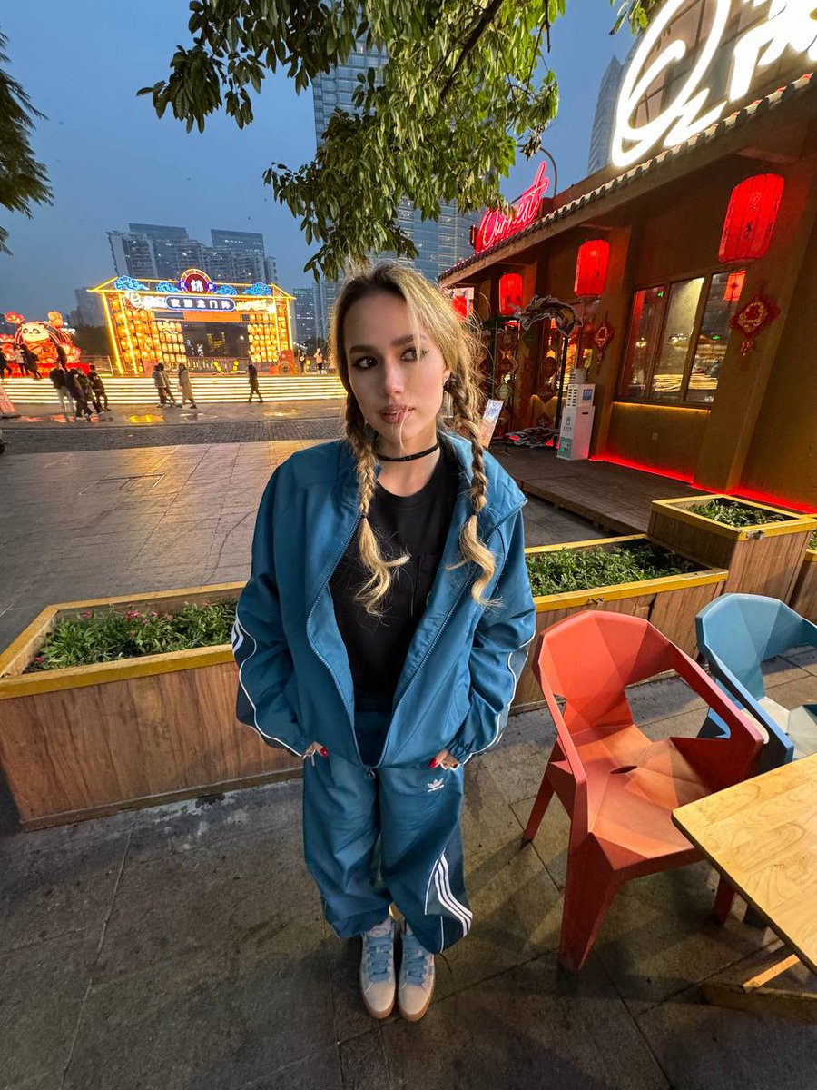 cathrine 𖤐 tweet media