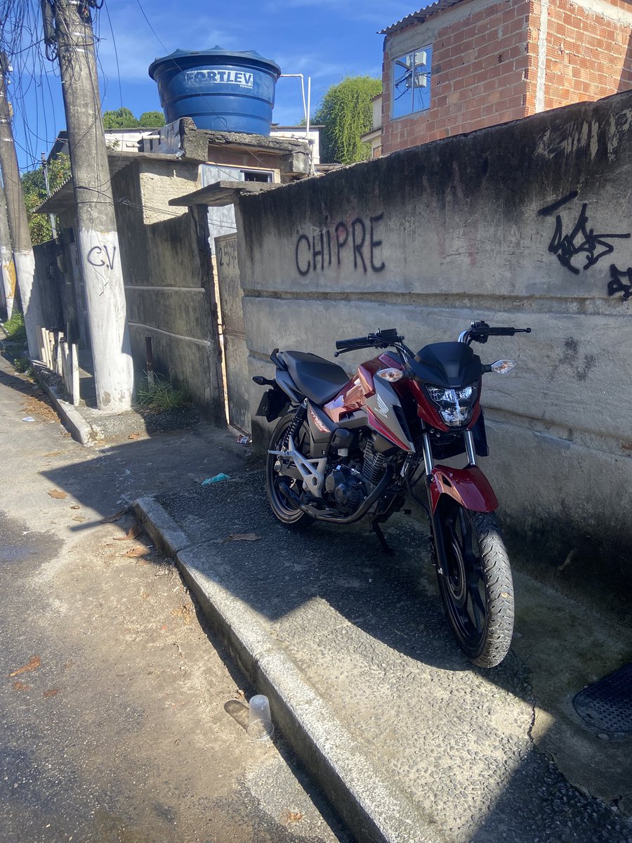Fé meus amigos, como alguns sabem e outros. Suíno e u fomos assaltado ontem na altura de Vaz lobo na penha, levaram a moto do irmão e nossos telefones ! Que puder ajudar compartilhando vai deixar forte 🙏🏾🙏🏾  ! Placa : TTE9J29

Ventila aí meus amigos 🙏🏾🙏🏾🙏🏾🙏🏾