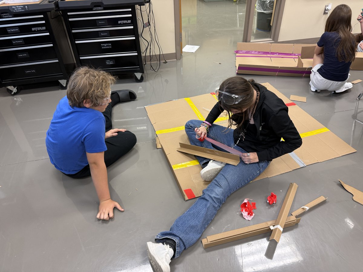 DNMSFalcons's tweet photo. First days of CSIM Cutebot Maze. Students are challenged to create a maze and then program a Curebot to go through it! #DNMSMedia https://t.co/7v5ioIh6tB