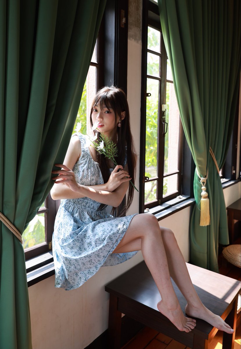 TeruoFuse's tweet image. あたしの花を奪わないで｡

モデル：ミトウ
#portraits #portrait #dress #ONEPIECE〜 #slimbody #cute #soles #solesandtoes #feet #retro #レトロ #洋館 #乾燥花 #黒髪 #longhair